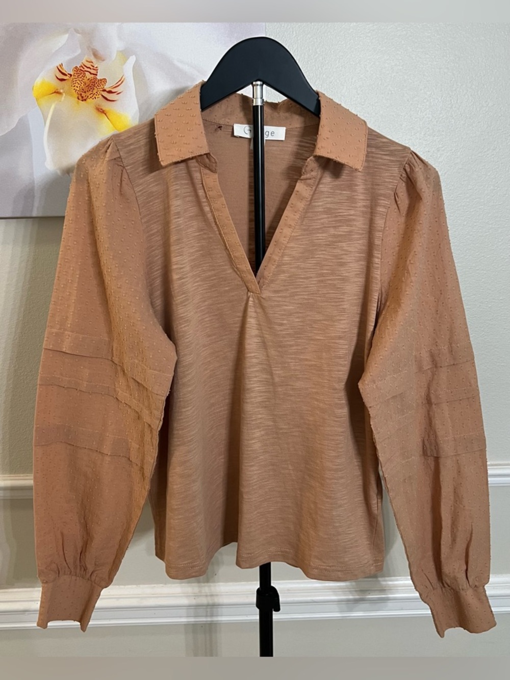 Greige Women’s Split-Neck Long Sleeve Blouse! Size Small.
